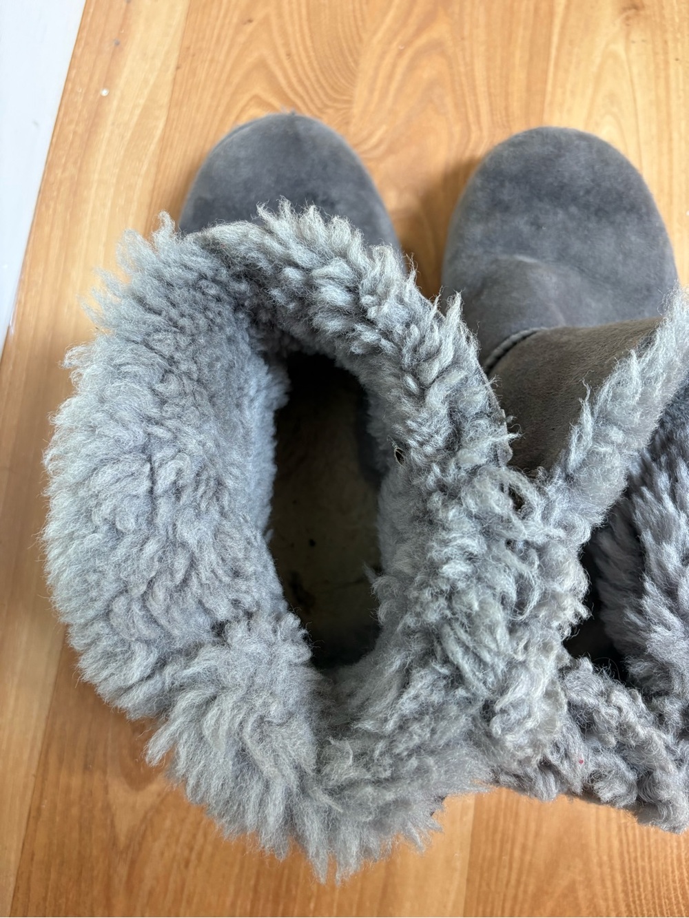 UGG Kids Short Gray Shearling-Lined Boots - Picture 5 of 8
